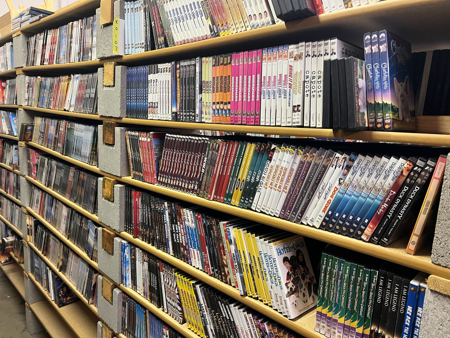 100 DVD Lot - Random surplus DVDs off the retail shelf