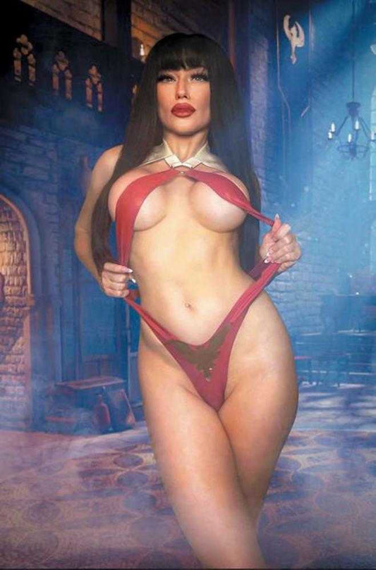 Vampirella (2025) #5 Cover I Cosplay Full Art 1:10 (PRESALE 9/10/25)
